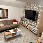 Maison Climatisee 4 Terrasse 3 Kms * サン・ローラン・ド・ラ・サランク